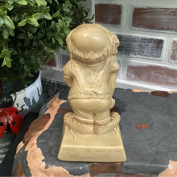 “5/$25” - Vintage - Wallace Berry & Co. Figurine dated 1973 - Made In USA - Picture 4 of 8